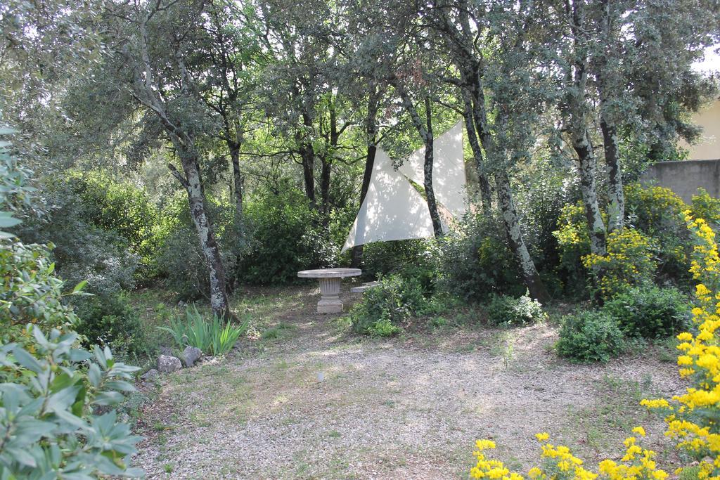 A L'Est D'Uzes Villa Saint-Siffret Екстериор снимка